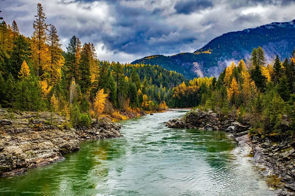 What is Lake Erosion? Here's What to Know 1 Lake Erosion