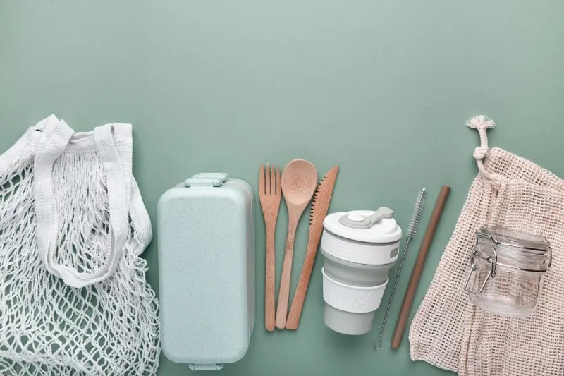 Biodegradable vs Compostable: What is the Difference? 10 Cotton bags, bamboo cutlery, straw, reusable cup and lunch box