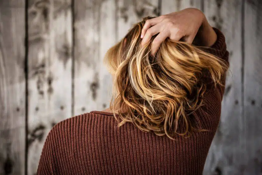 Is Dry Shampoo Bad for the Environment? 3 Combing Golden Locks
