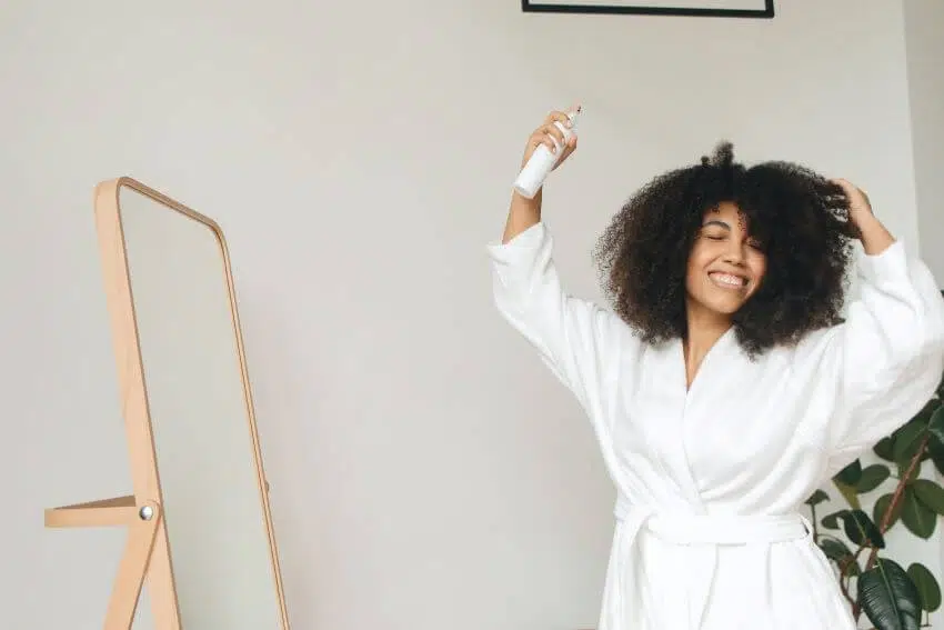 Is Dry Shampoo Bad for the Environment? 2 Using Hair Product