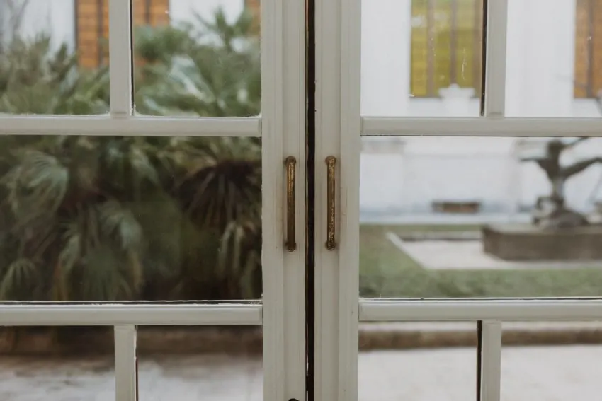 Are Sliding Doors or French Doors More Energy Efficient? 8 door knob 8