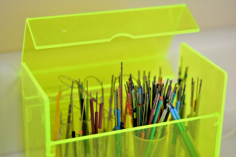 Acrylic box with orthodontic elastics