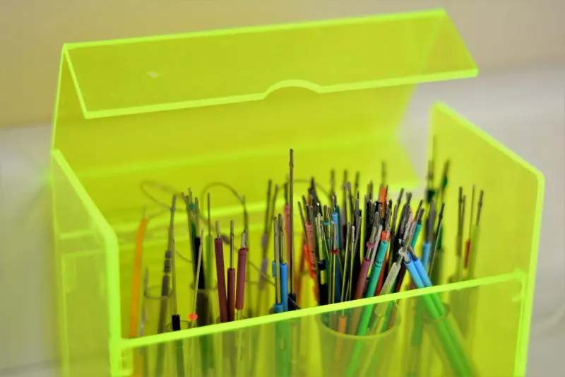 Acrylic box with orthodontic elastics