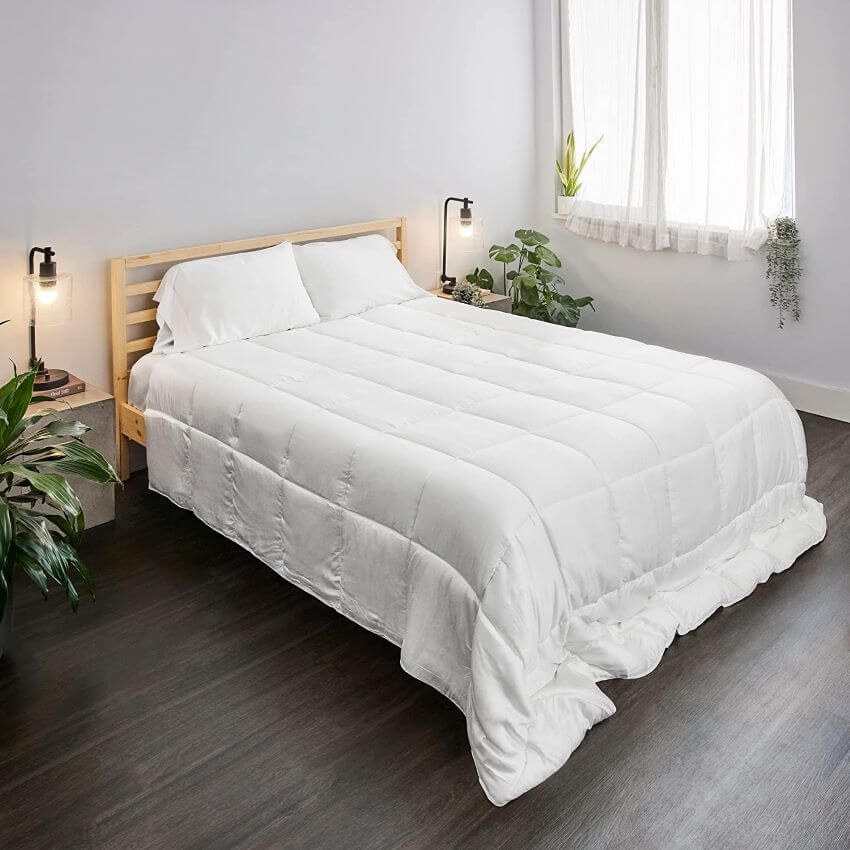 17 Best Eco-Friendly Cotton Comforters to Buy 9 BAMBOO BAY Ultra Soft Down Alternative Comforter
