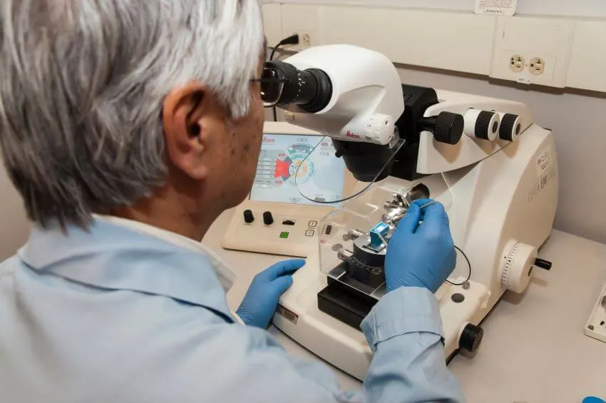 20 Important Genetic Engineering Pros and Cons to Know 1 Scientist in Laboratory