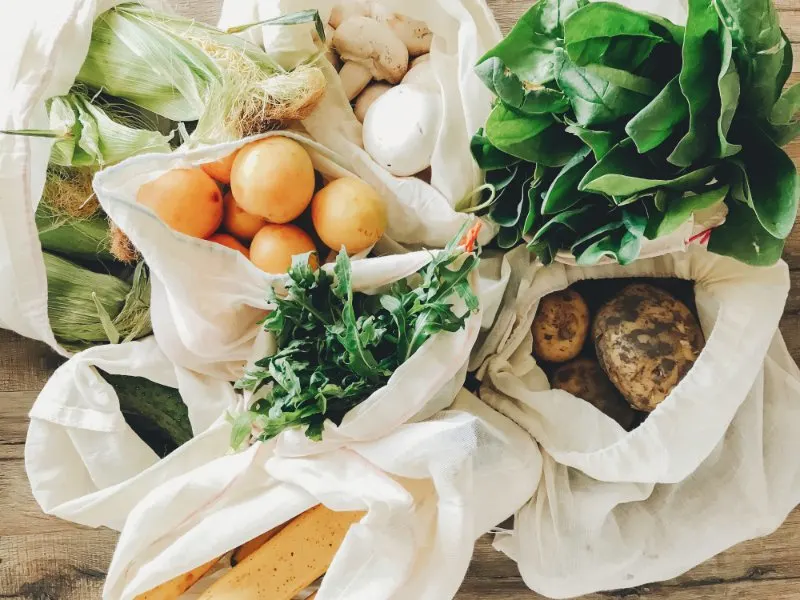 fresh vegetables in eco cotton bags 