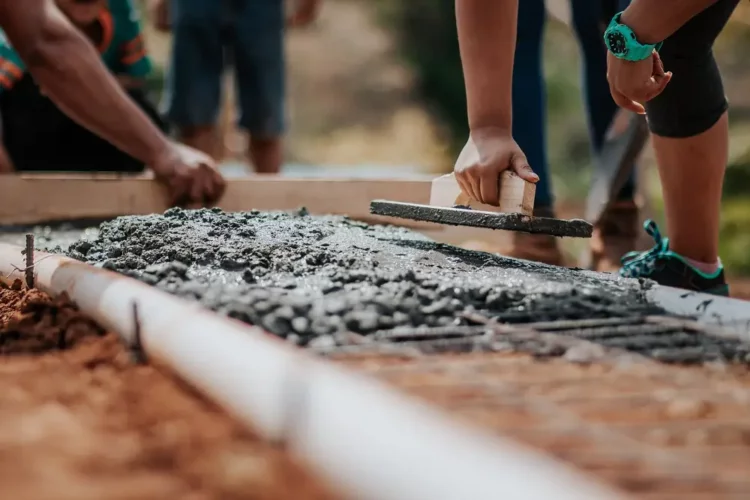 15 Best Outdoor Jobs | Careers to Consider for Outdoor Lovers 1 construction workers