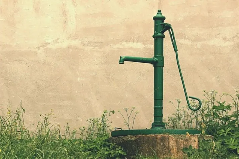 Breaking Down the Best Off-Grid Water Systems 26 Manual Pump