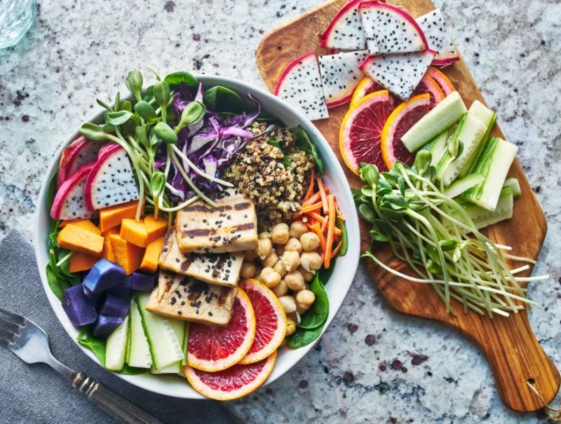 11 Important Pros and Cons of Veganism 3 Platter served with grilled tofu and dragon fruit