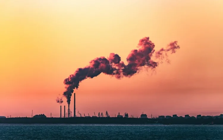 18 Important Pros and Cons of Fracking 12 Smoke coming a factory