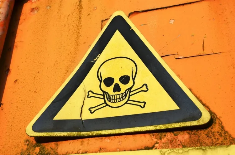 Warning sign with a skull and bones logo