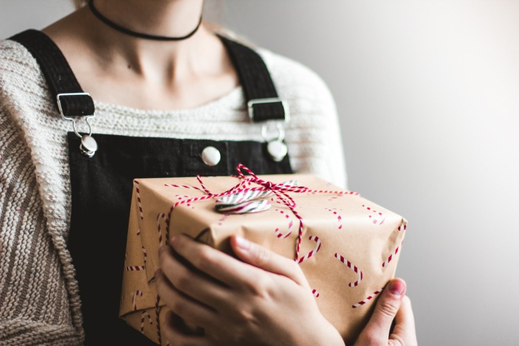 10 Best Sustainable Gift Wrapping Options