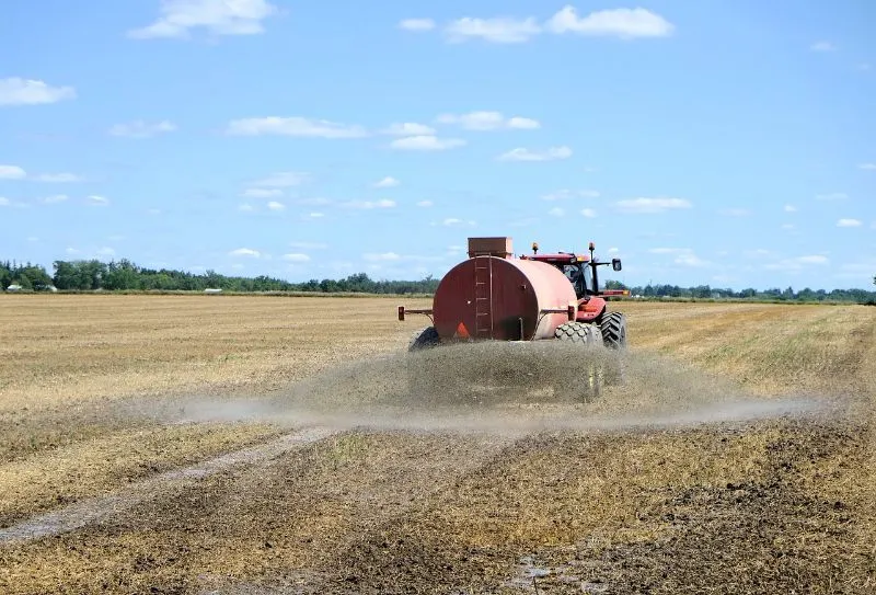 Fertilizer sprayer 