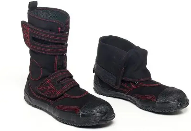 13 Best Sustainable Shoes for All Different Occasions 4 Fugu Sa-Me Japanese Vegan canvas Boots