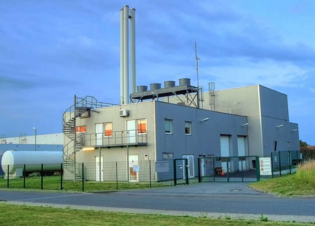 What is Biomass Energy: Pros & Cons of this Resource 3 Exterior of a Biomass Heating Power Plat