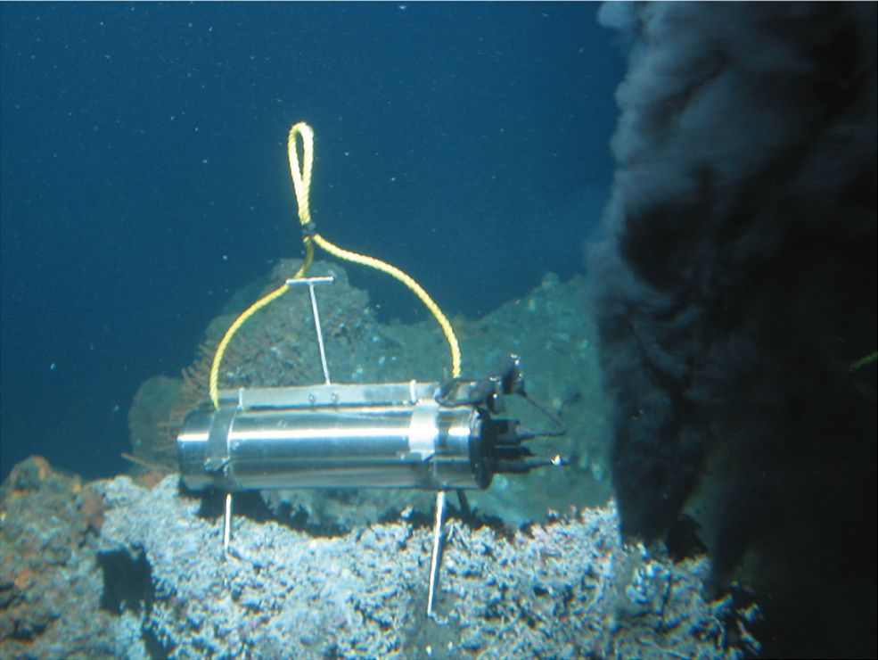 Hydrothermal vent digital acoustic recording system
