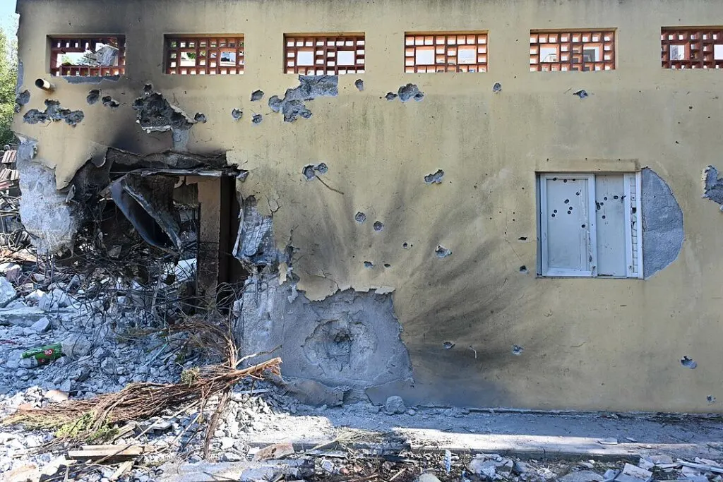 How Much Environmental Damage Has the War in Gaza Caused? 1 Damaged house in Kibbutz Be’eri, Israel, after the October 7, 2023 attacks