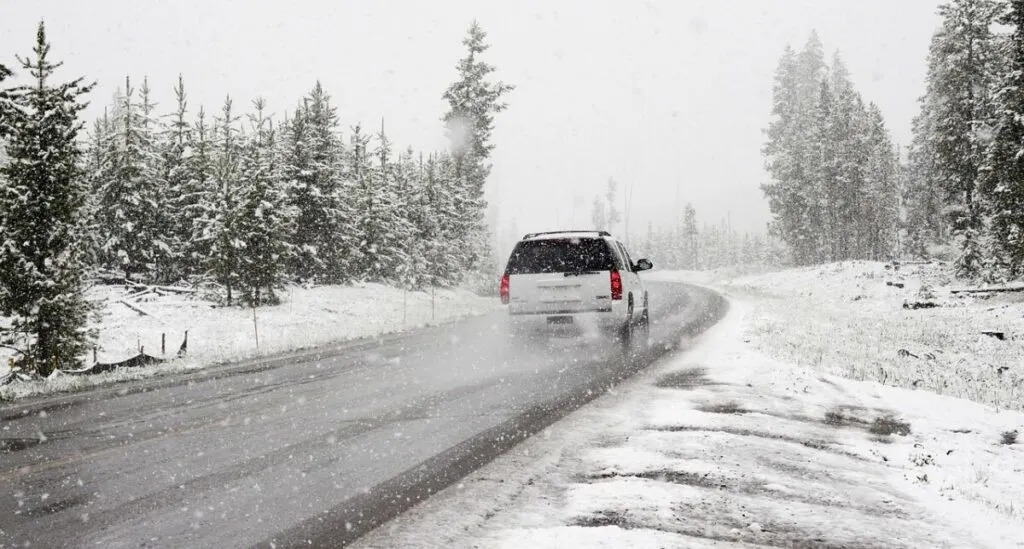Is Ice Melt Bad for the Environment? 5 Car passing a road without a snow