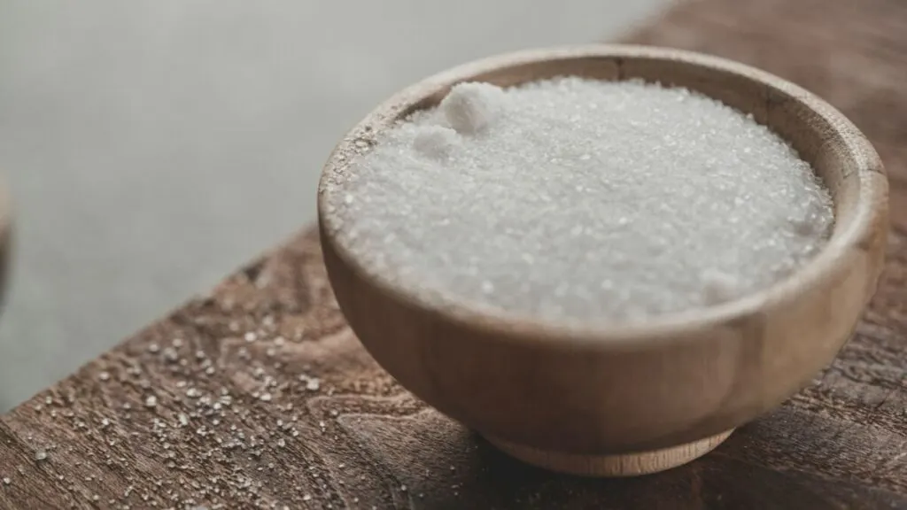 What Happens to Excess Carbohydrates in Animals? 2 Bowl filled with sugar