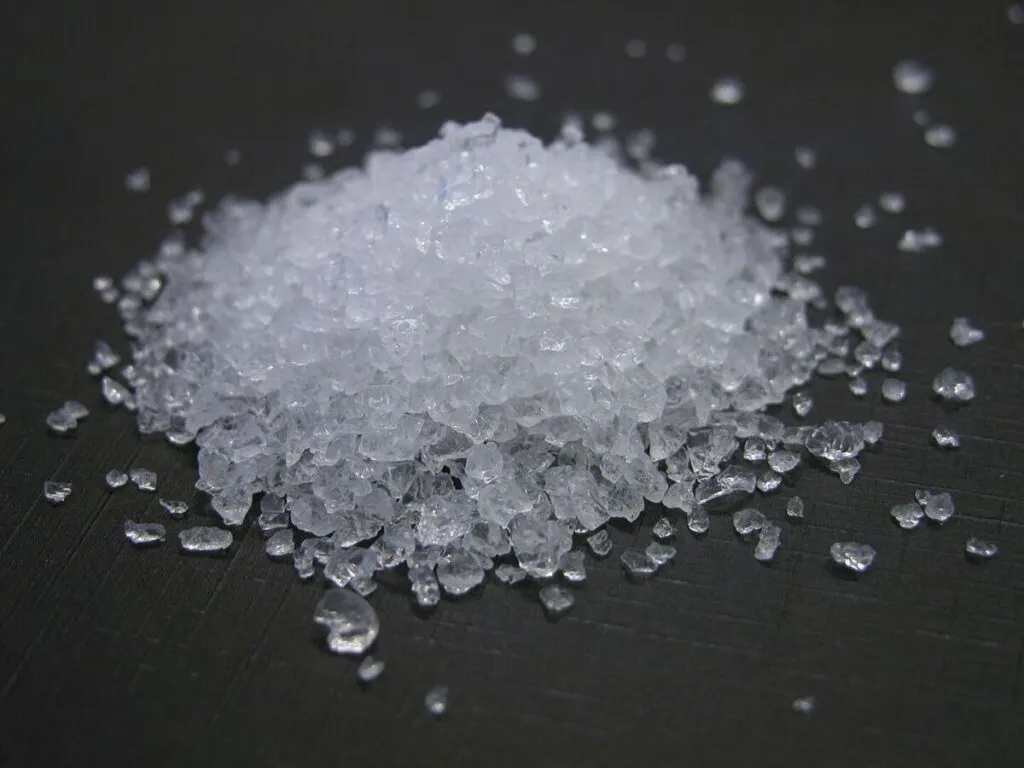 Is Silica Gel Bad for the Environment? 3 White silica gel on a black table